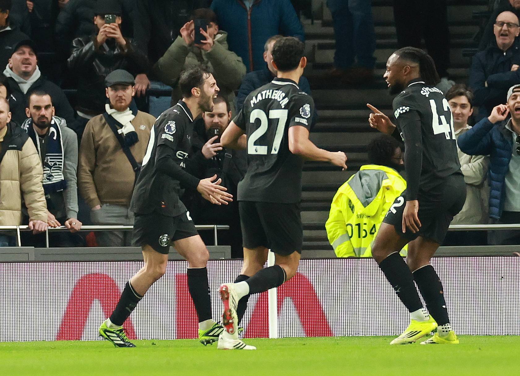 (外代二线)足球——英超联赛:热刺战平曼城