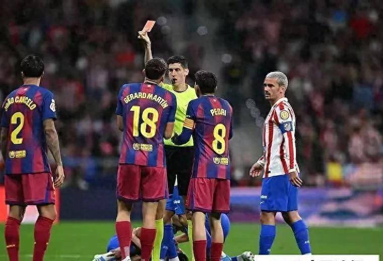 诺坎普一夜崩塌!巴萨10人作战0-2完败!欧冠出局一步之遥!拉师傅真不行,巴斯快救驾